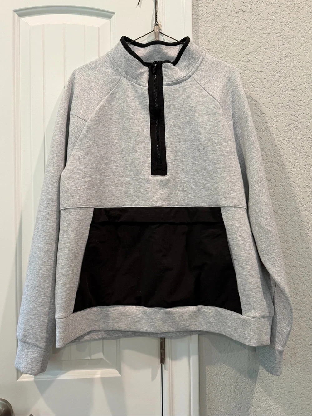 DSG Men's Light Gray & Black Zip-Up Pullover Sweater